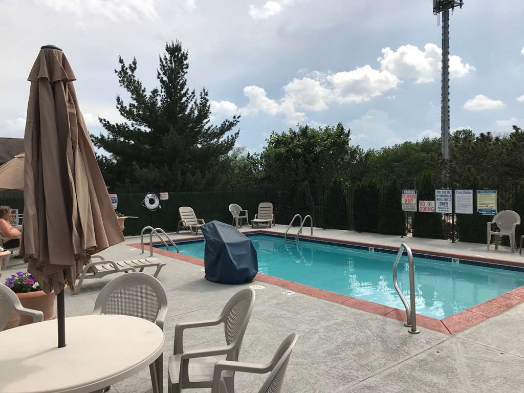 Hotel Surestay By Western Kansas Country North