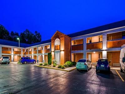 Hotel Surestay By Western Kansas Country North Kansas City