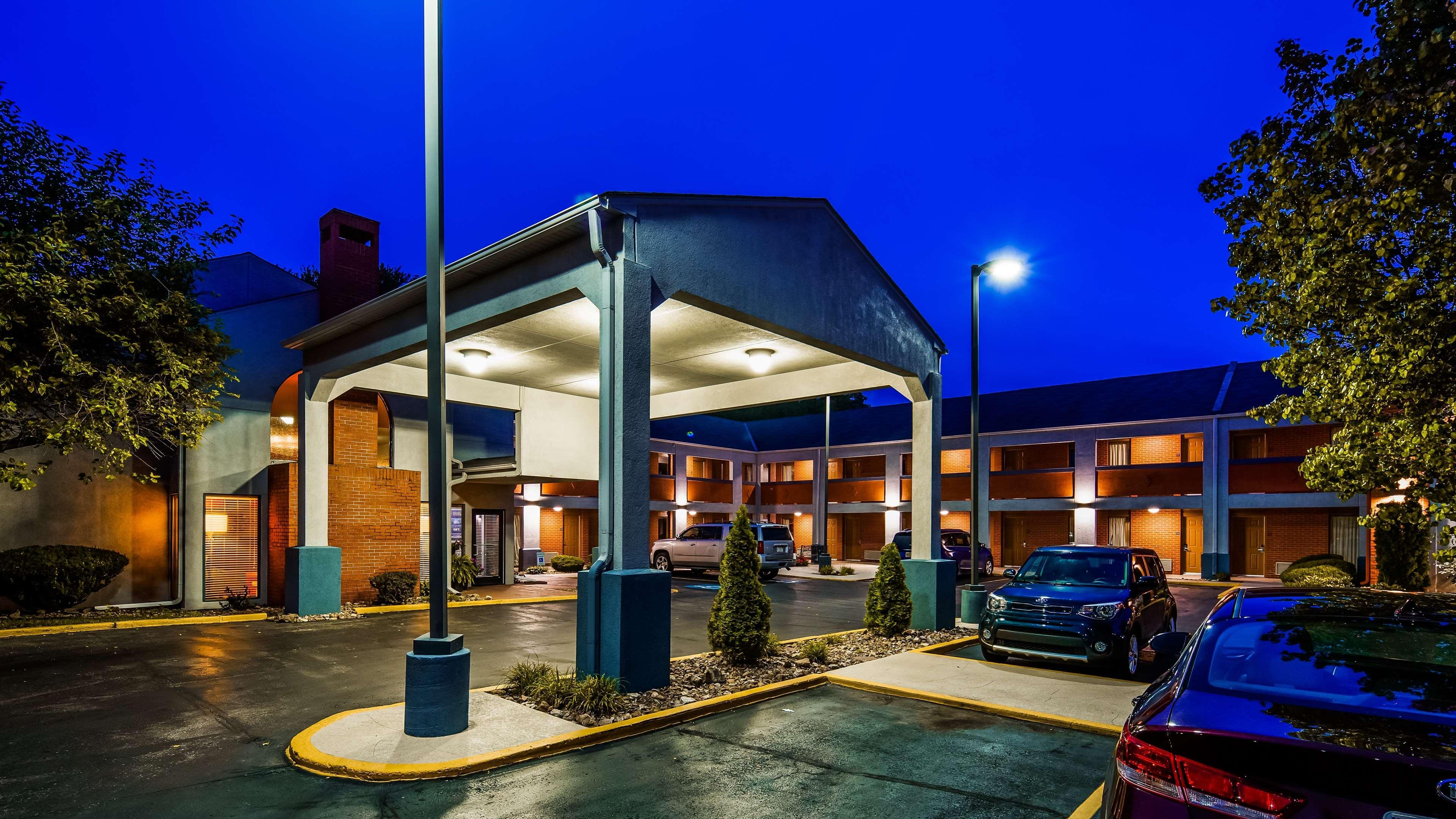 Hotel Surestay By Western Kansas Country North 3*