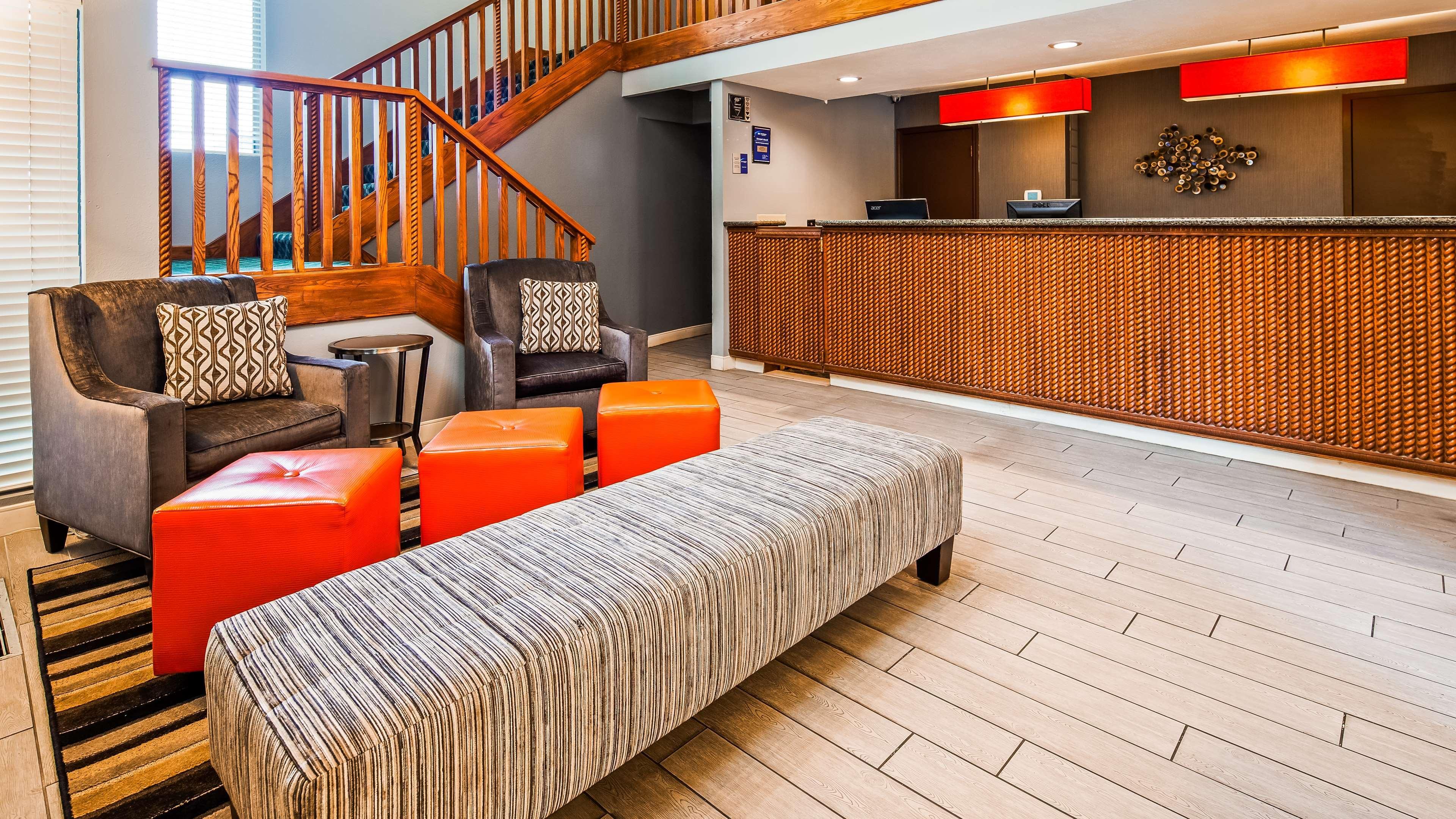 Surestay By Western Kansas Country North Kansas City