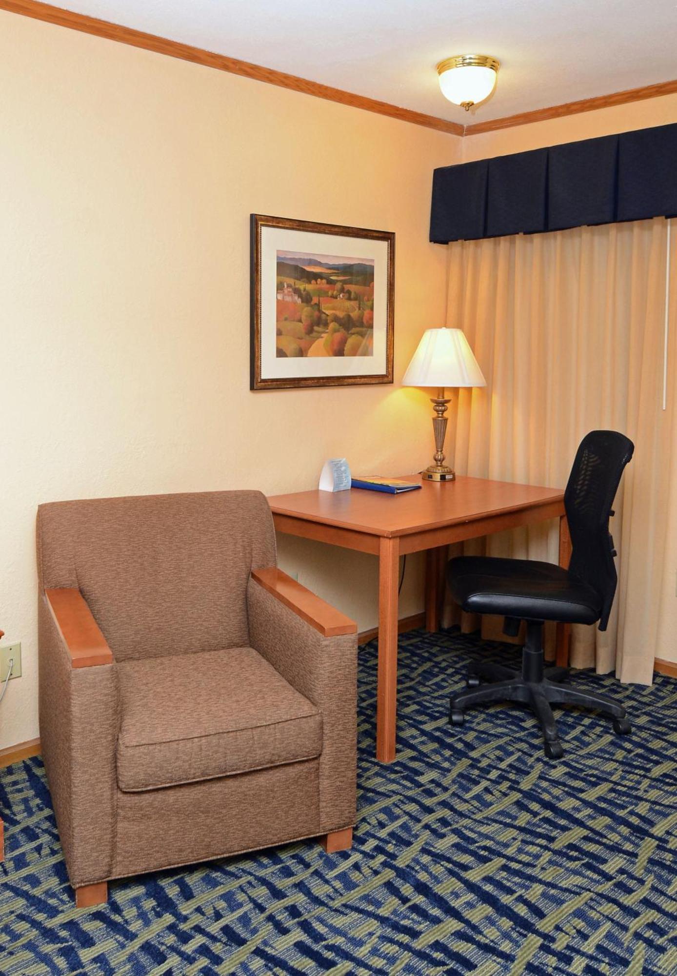 Surestay By Western Kansas Country North Hotel