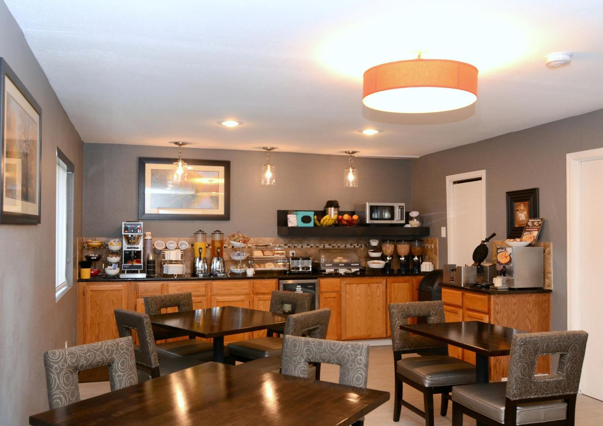 Hotel Surestay By Western Kansas Country North 3*