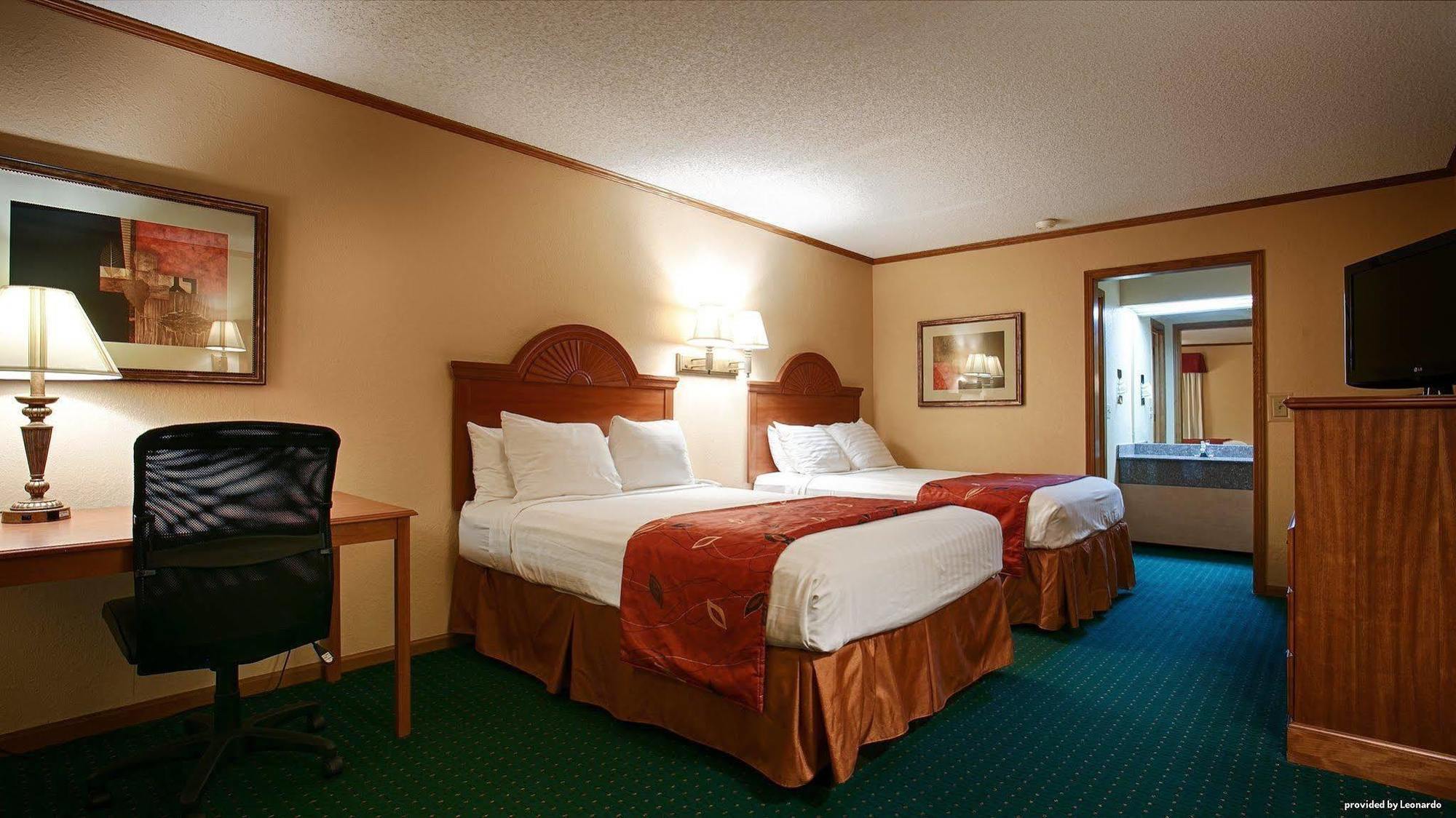 Surestay By Western Kansas Country North 3*