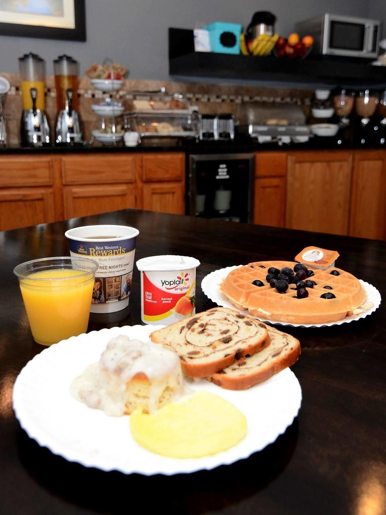 Hotel Surestay By Western Kansas Country North 3*