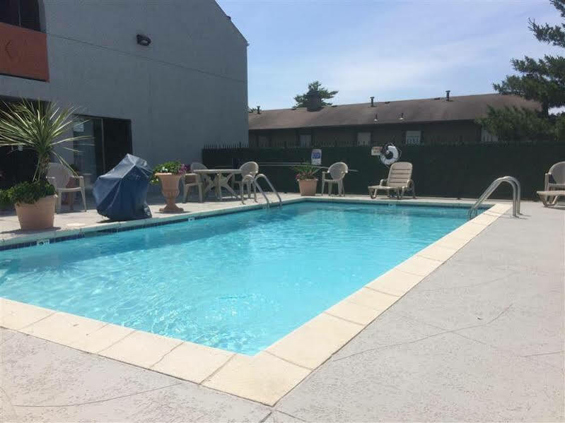 Surestay By Western Kansas Country North Hotel