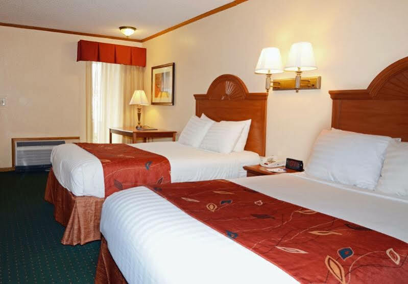 Surestay By Western Kansas Country North 3*