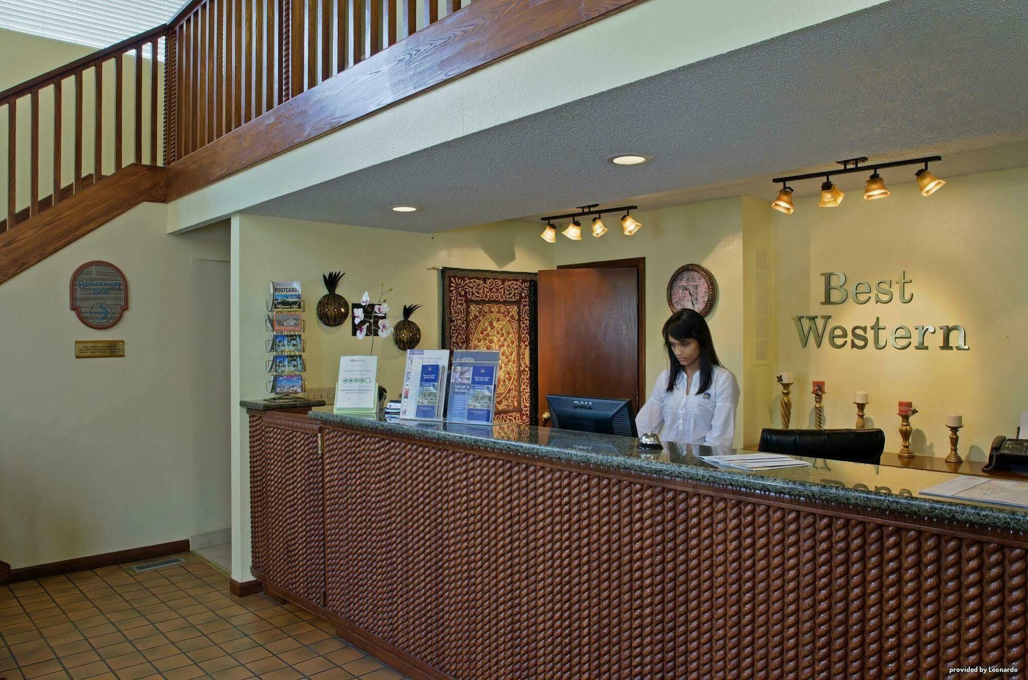 Surestay By Western Kansas Country North Hotel 3*