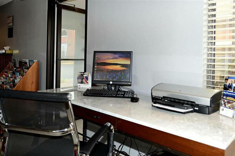 Hotel Surestay By Western Kansas Country North 3*